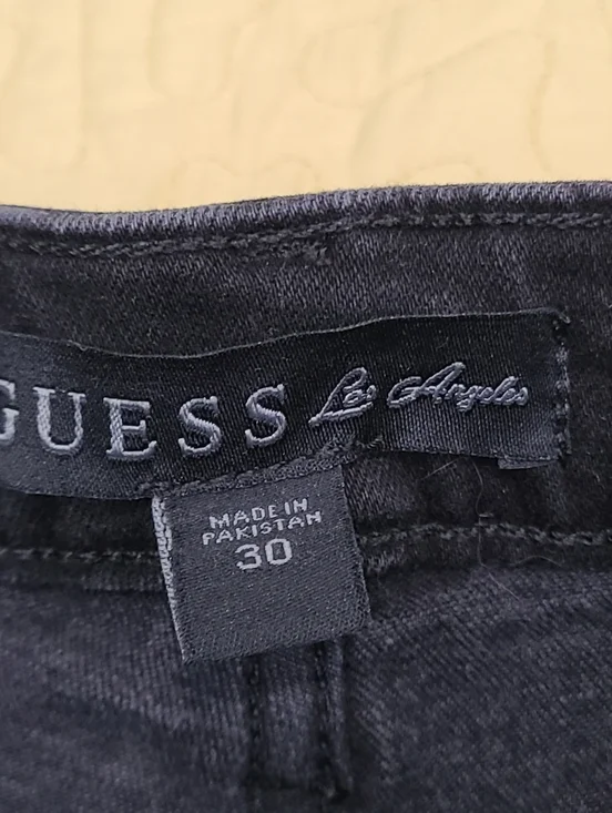 GUESS Rose embroidered hi rise cuffed denim jean shorts size 30 - Picture 4 of 10